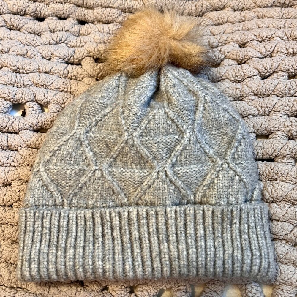 Love & Lore Grey Knit Pompom Hat (NWOT)